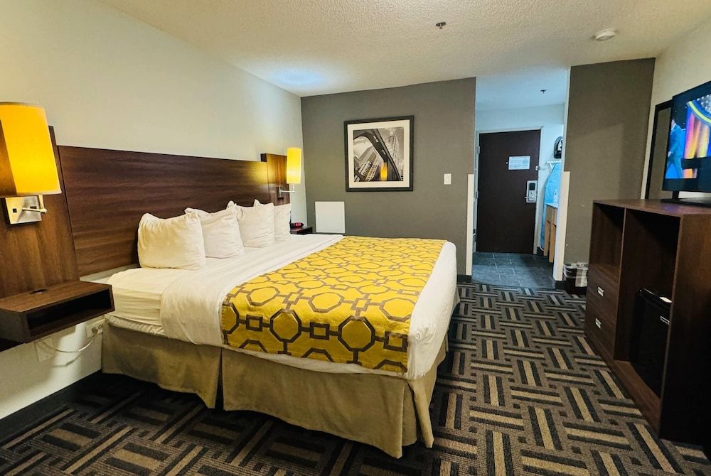 Standard Room, 1 King Bed