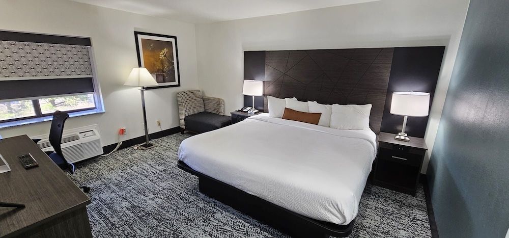 Suite, 1 King Bed, Non Smoking