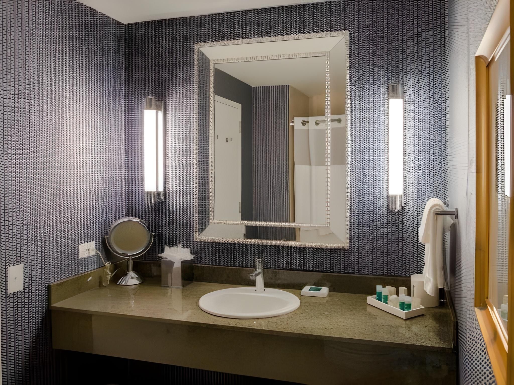 Deluxe City View Queen