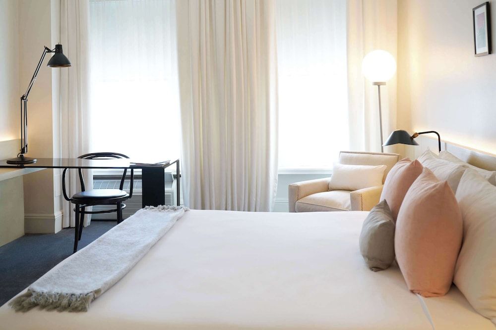 The Chicago Hotel Collection Ambassador Gold Coast Standard Room, 1 Queen Bed