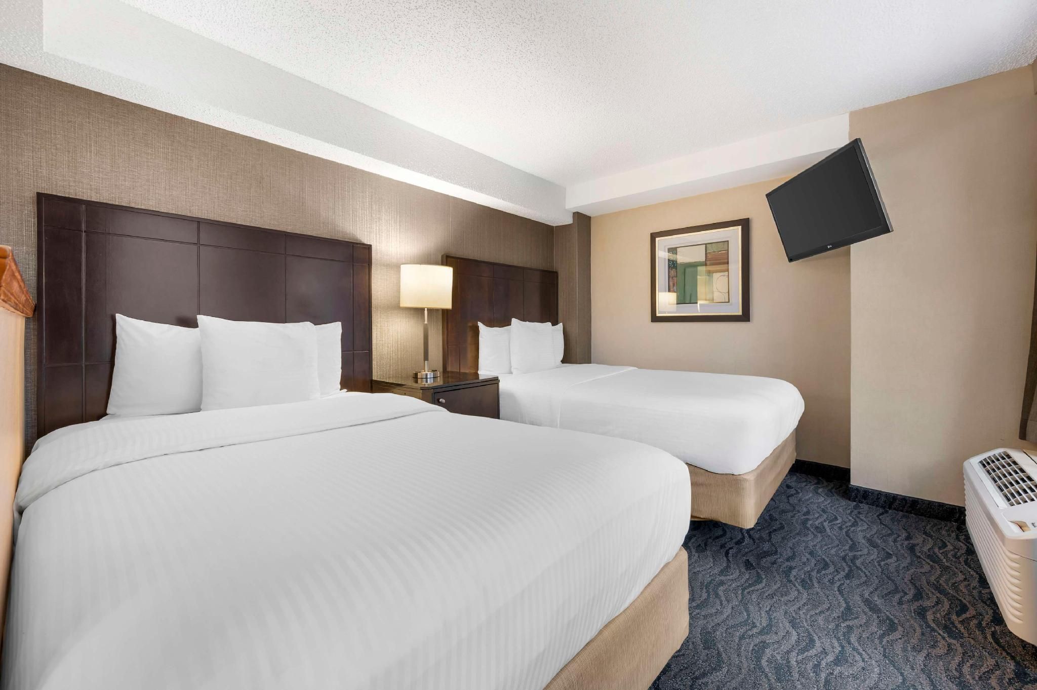 Accessibility - 2 Double Beds, Roll-in Shower, Mini Suite, Nonsmoking