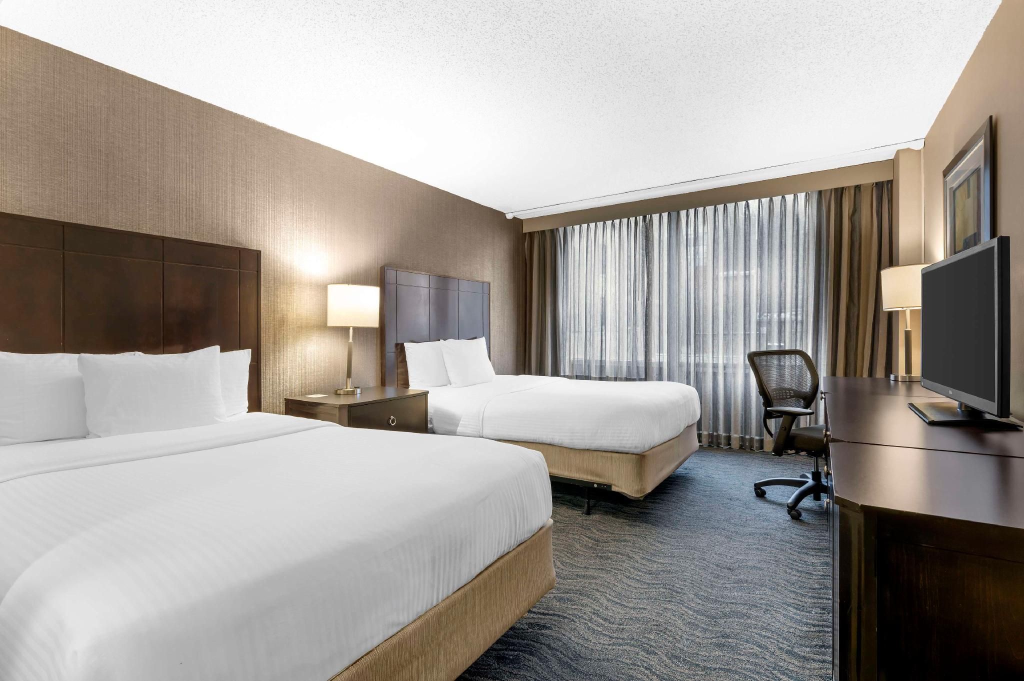 Accessibility - 2 Double Beds, Roll-in Shower, Nonsmoking