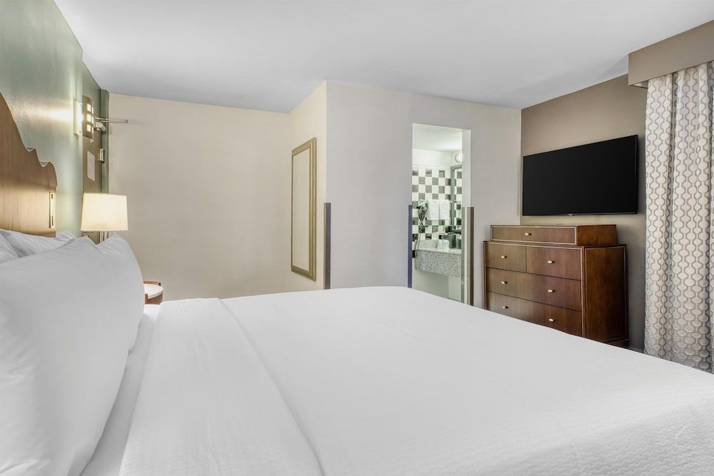 Best Western River North Hotel Standard Room, 1 King Bed, Non Smoking 2