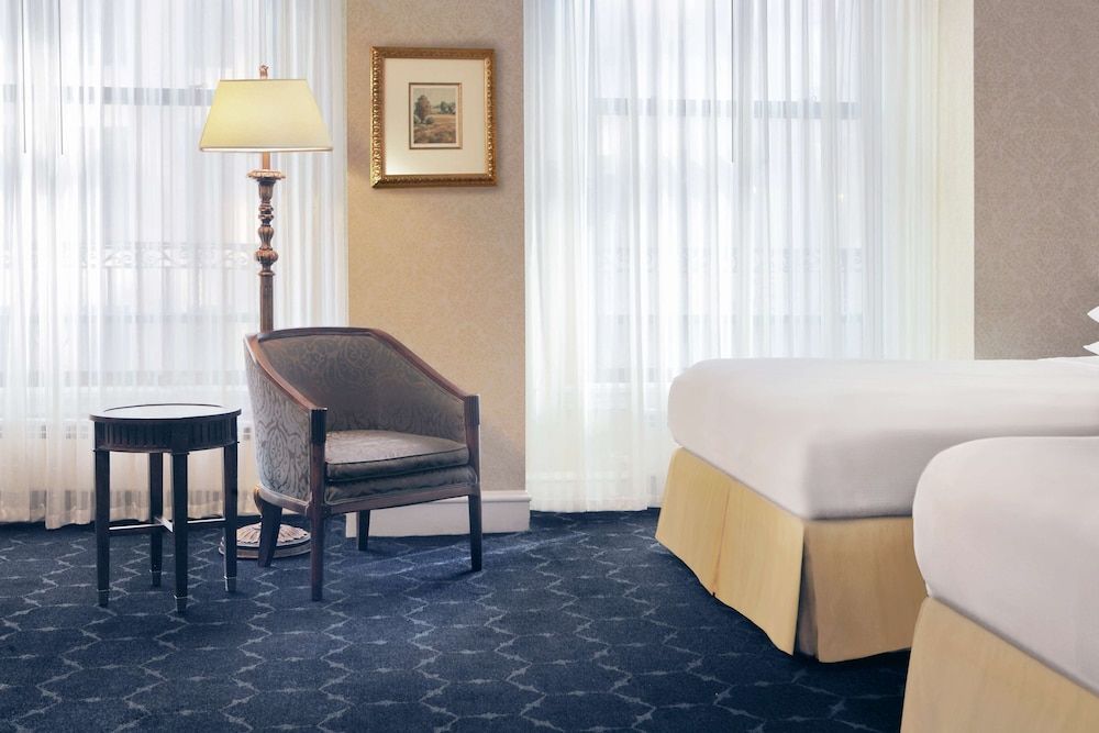 The Drake Room, 2 Twin Beds (Dual European) 6