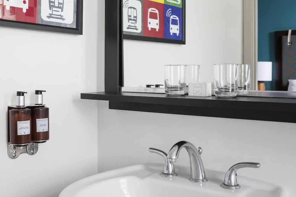 City Suites Hotel Room, 1 Queen Bed 7