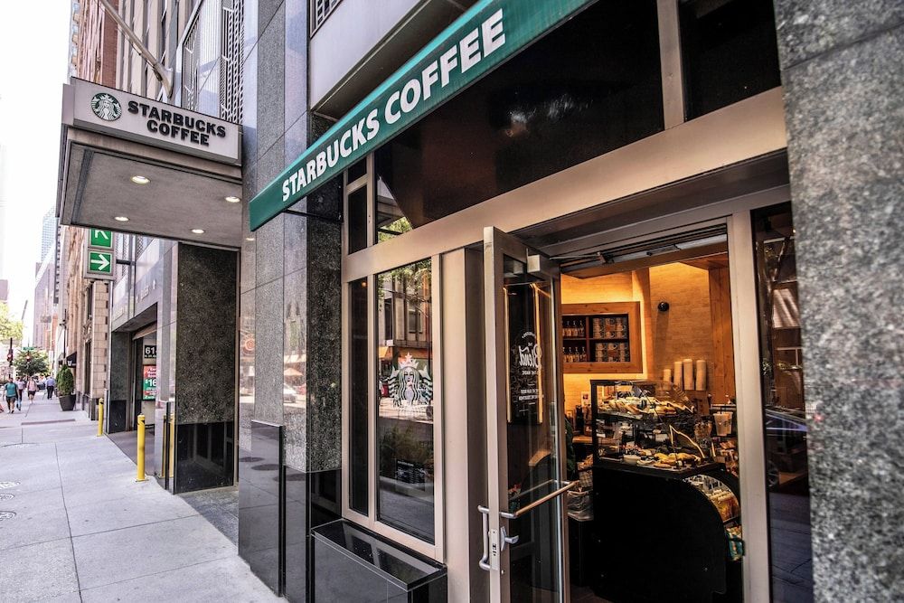 undefined Courtyard by Marriott Chicago Magnificent Mile 4