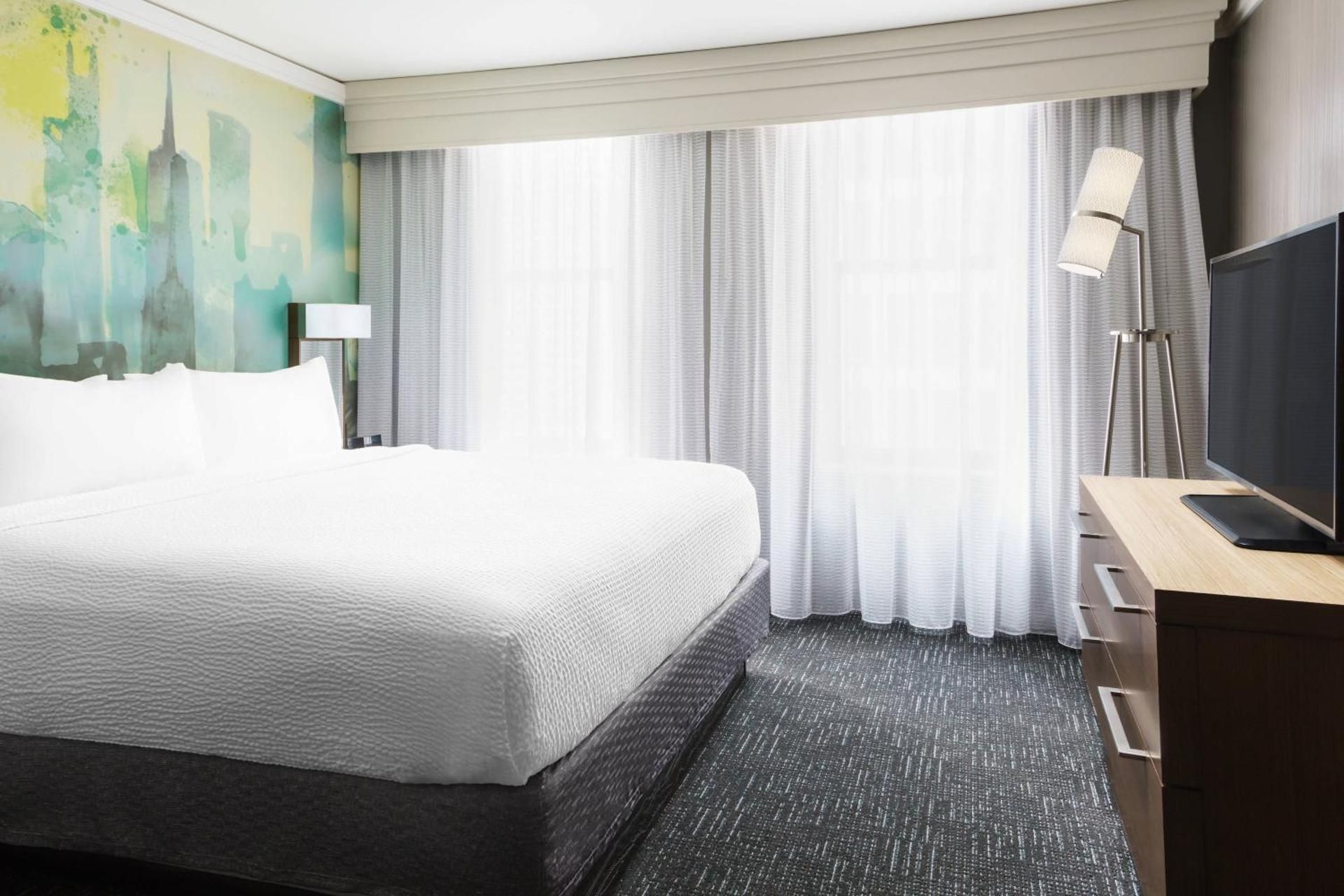 Larger Guest room, 1 King, Sofa bed, High floor