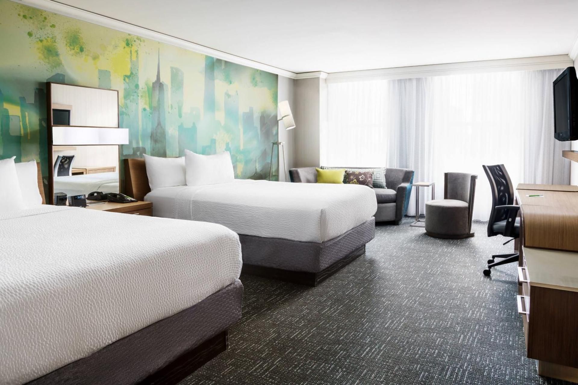 Larger Guest room, 2 Queen, Sofa bed, High floor