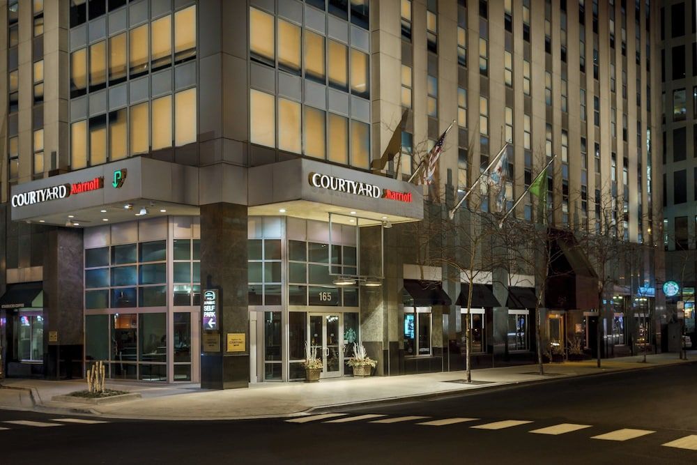 undefined Courtyard by Marriott Chicago Magnificent Mile 5
