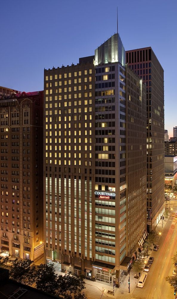 undefined Courtyard by Marriott Chicago Magnificent Mile 2