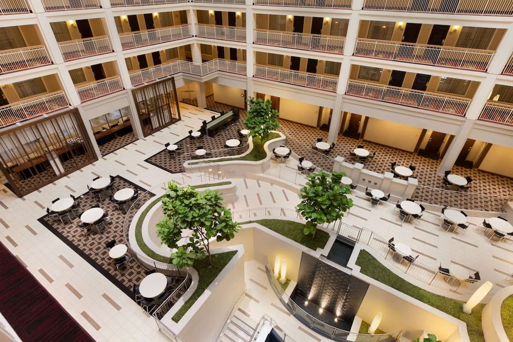 undefined Embassy Suites by Hilton Chicago Downtown River North 4