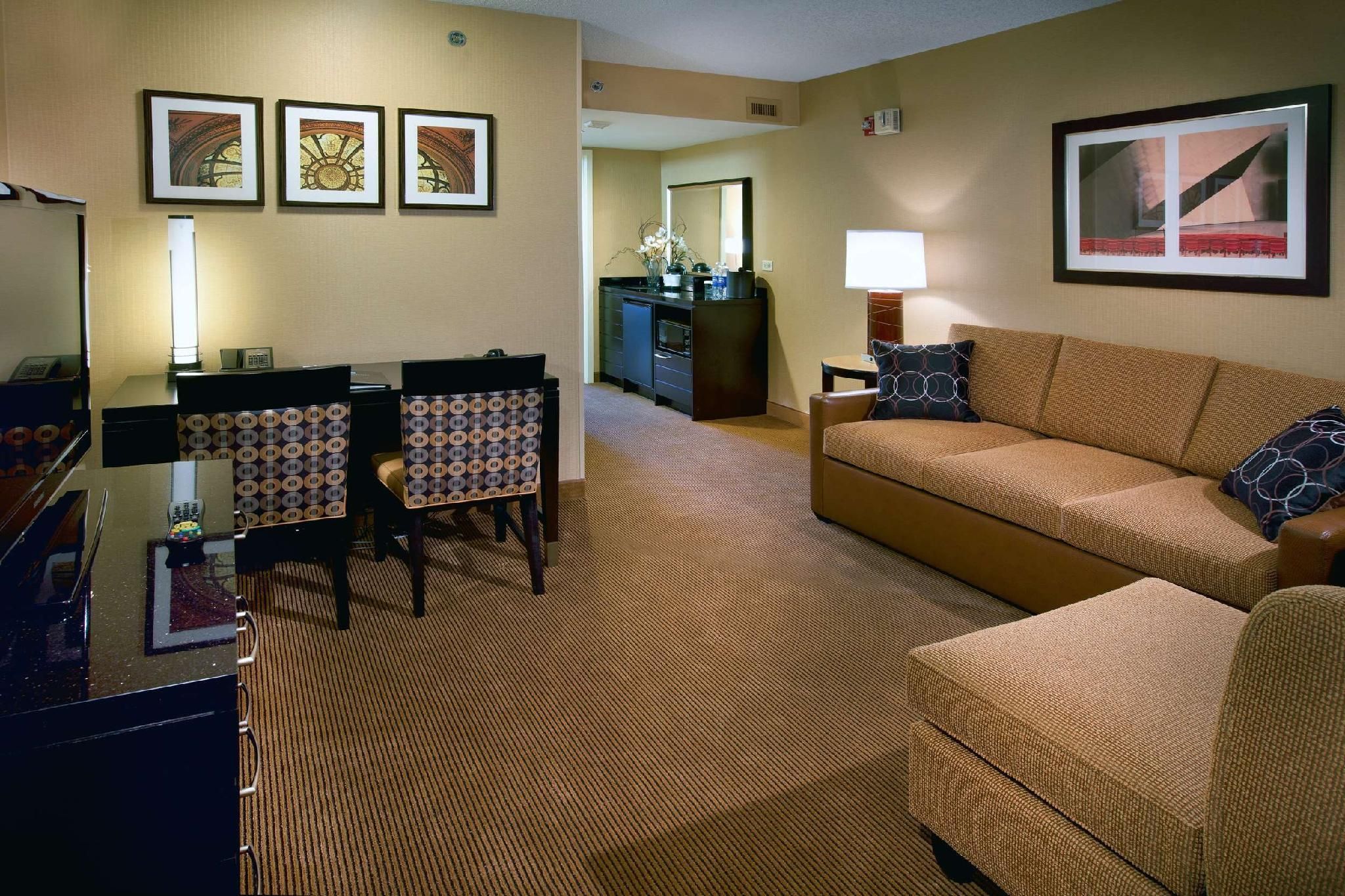 Embassy Suites by Hilton Chicago Downtown River North 1 KING 1 BDRM MOBILITY ACCESS W/ TUB NO SMOK 7