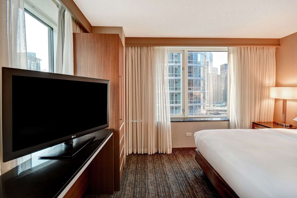 Embassy Suites by Hilton Chicago Downtown Magnificent Mile Suite, 1 King Bed with Sofa bed, Accessible, Non Smoking 5