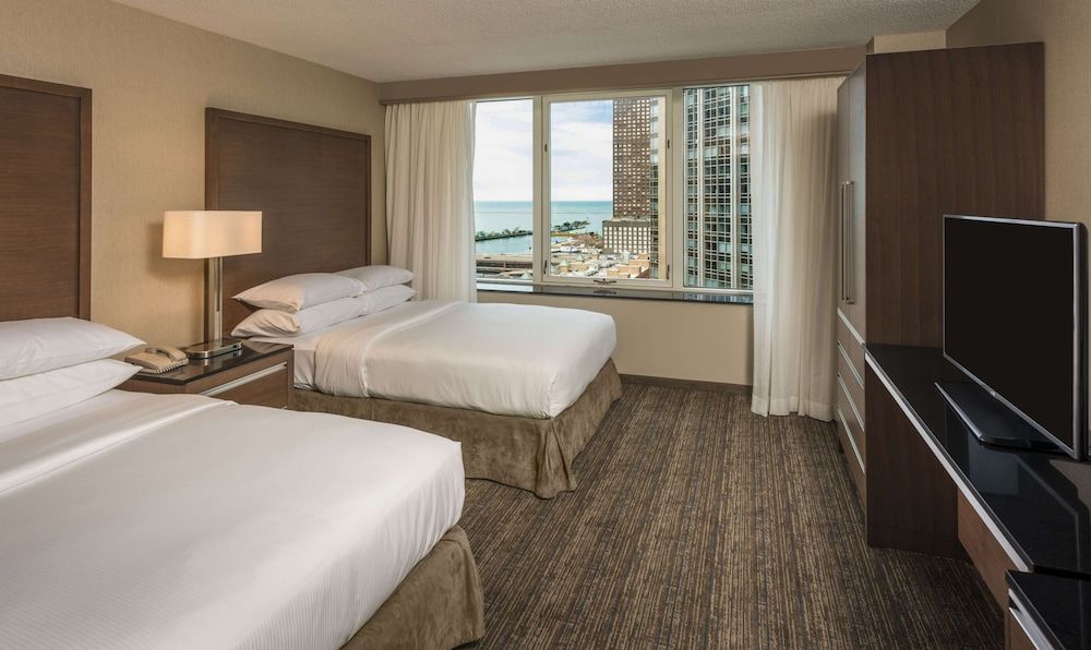 undefined Embassy Suites by Hilton Chicago Downtown Magnificent Mile 5