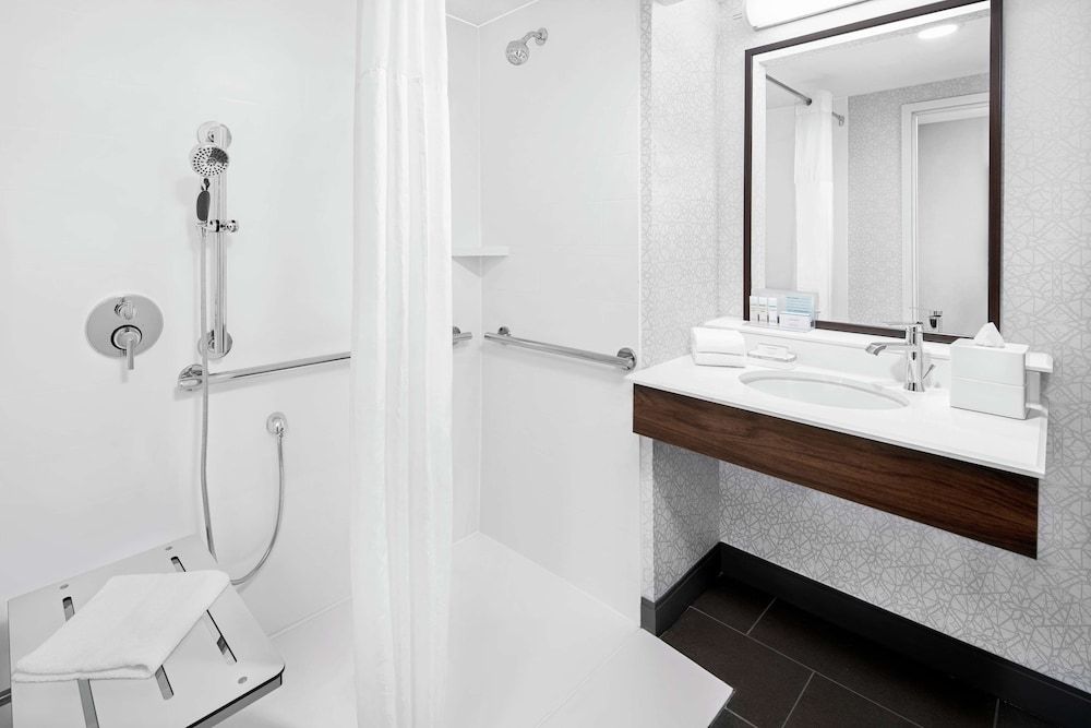 undefined Hampton Inn & Suites Chicago Downtown 8