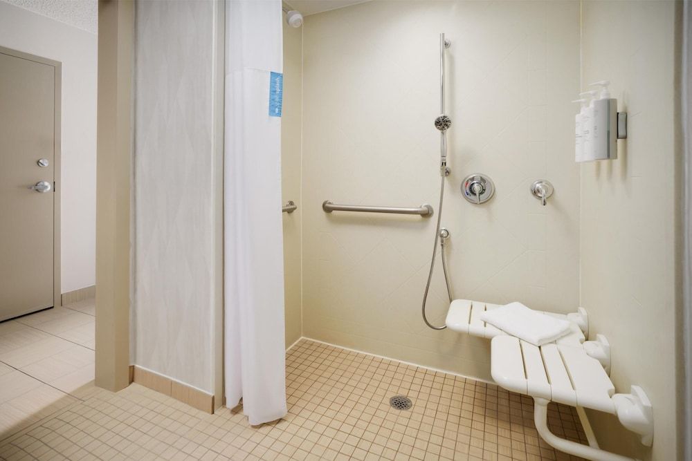 Hampton Inn by Hilton Chicago-Midway Airport Room, 1 King Bed, Accessible, Non Smoking 32