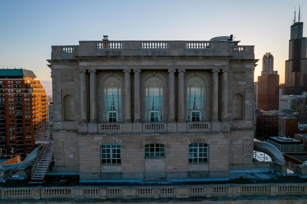 undefined Hilton Chicago 6