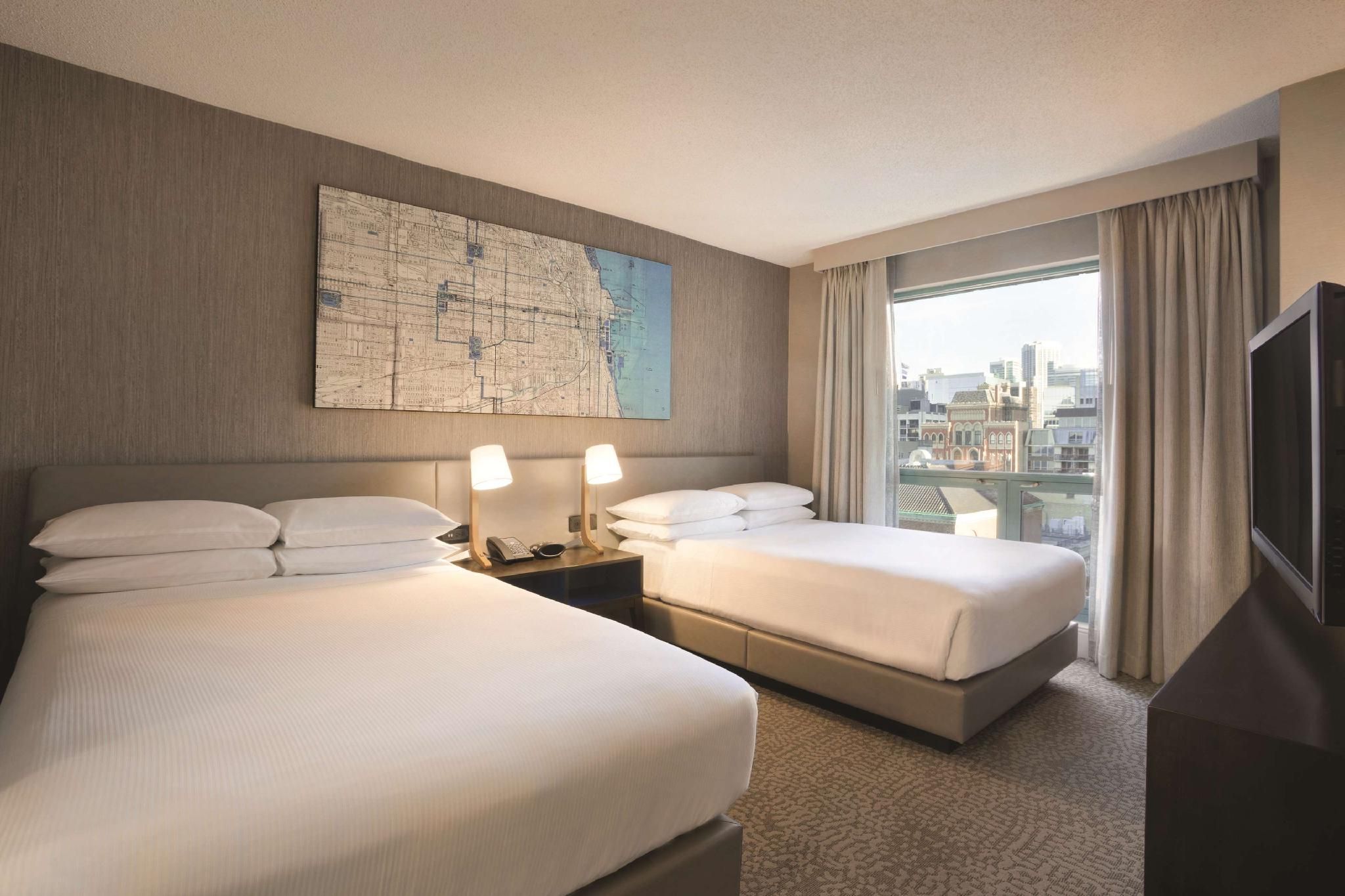 undefined Hilton Chicago/Magnificent Mile Suites 9
