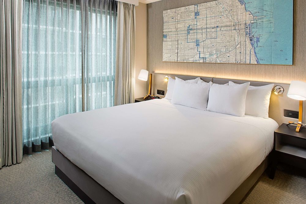 Superior Suite, 1 King Bed, Lake View