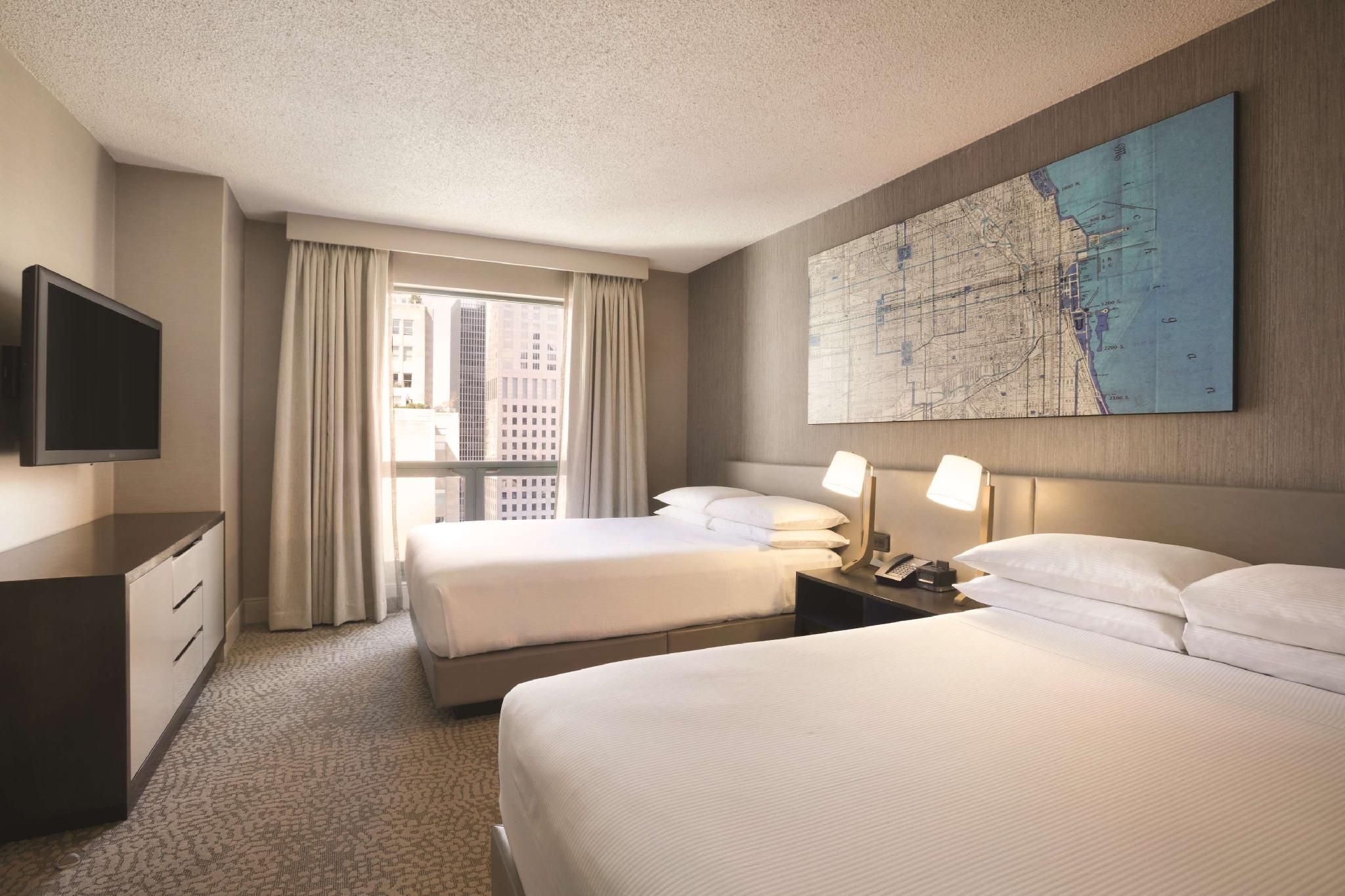 undefined Hilton Chicago/Magnificent Mile Suites 8