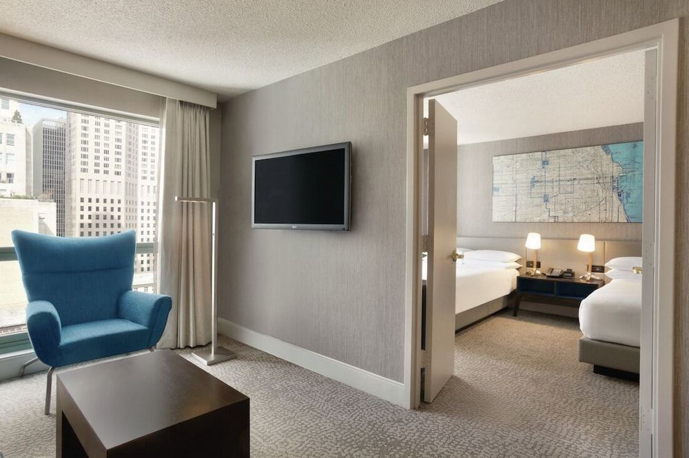 Hilton Chicago/Magnificent Mile Suites Suite, 2 Double Beds, Non Smoking 4
