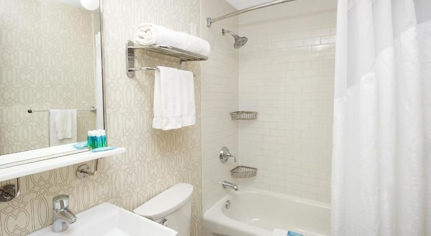 Holiday Inn Express Chicago - Magnificent Mile by IHG 1 King Standard 6