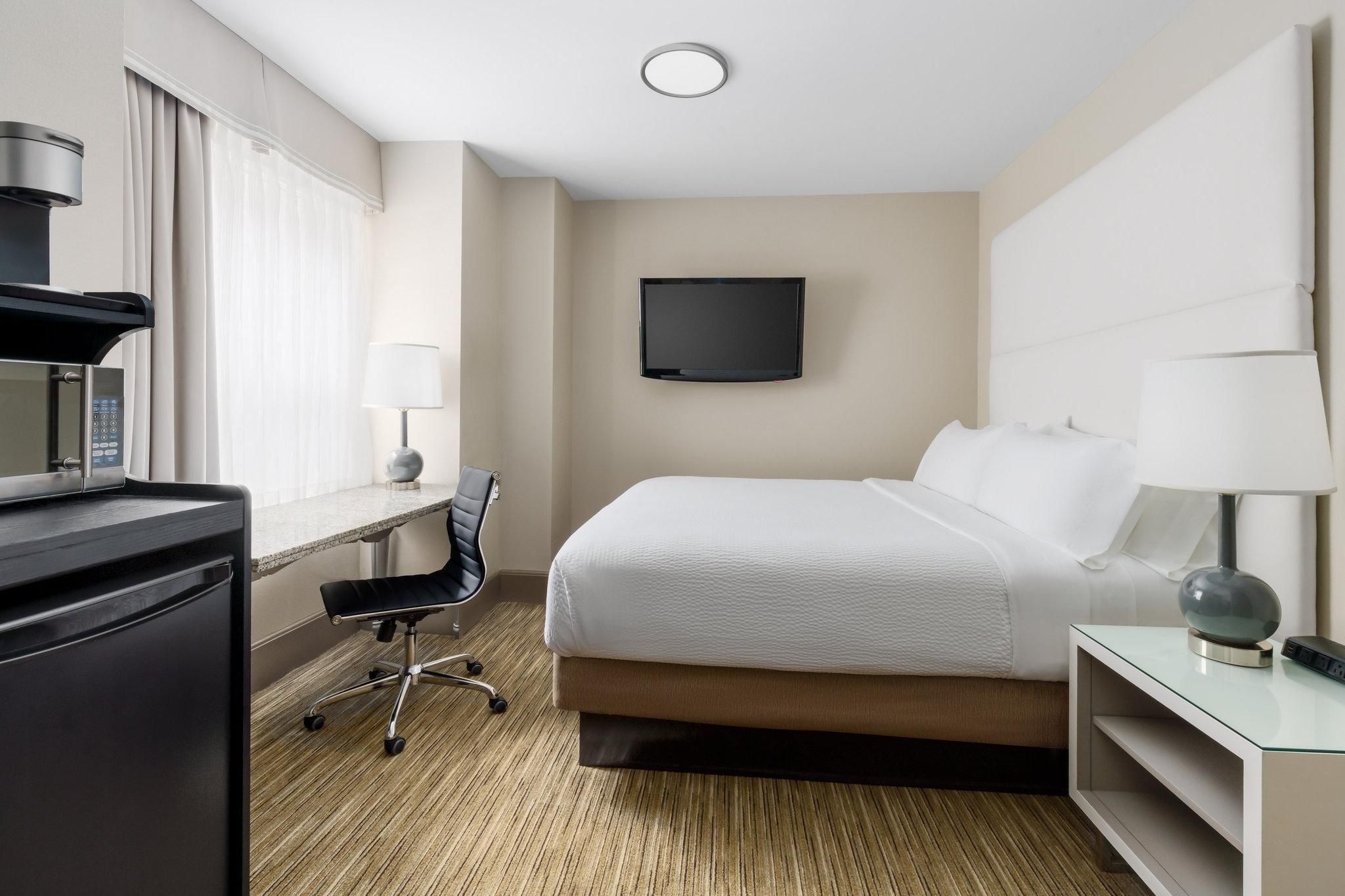 Holiday Inn Express Chicago - Magnificent Mile by IHG 1 King Standard 2
