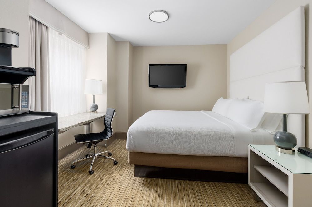 undefined Holiday Inn Express Chicago - Magnificent Mile by IHG 3