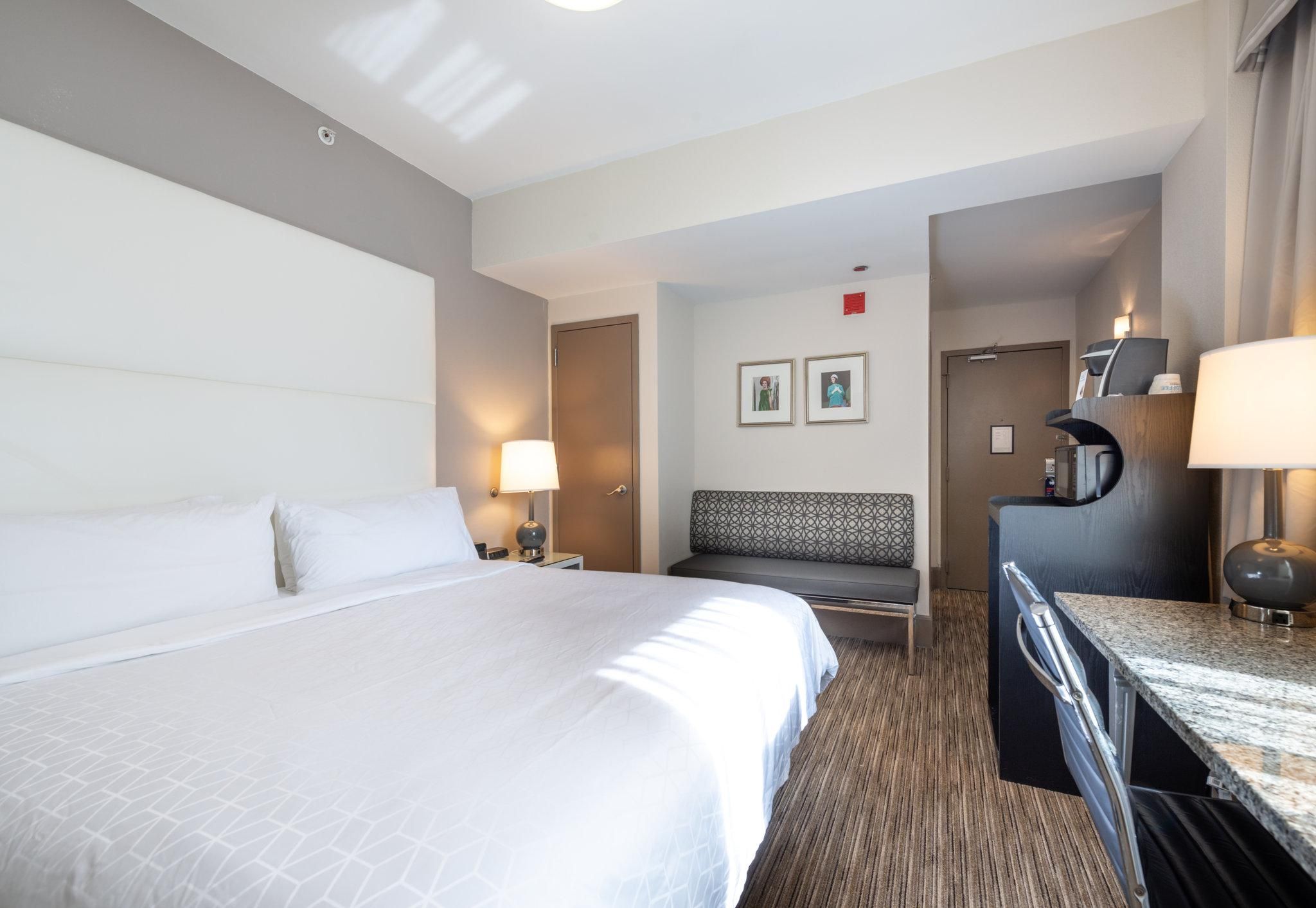Holiday Inn Express Chicago - Magnificent Mile by IHG 1 King Standard 5