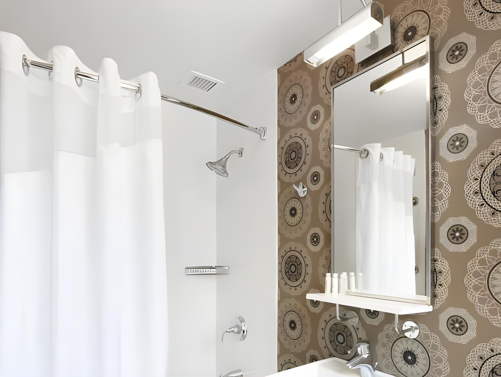 Holiday Inn Express Chicago - Magnificent Mile by IHG 1 King Standard 7