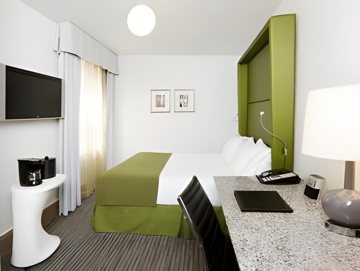 Holiday Inn Express Chicago - Magnificent Mile by IHG 1 King Standard 4
