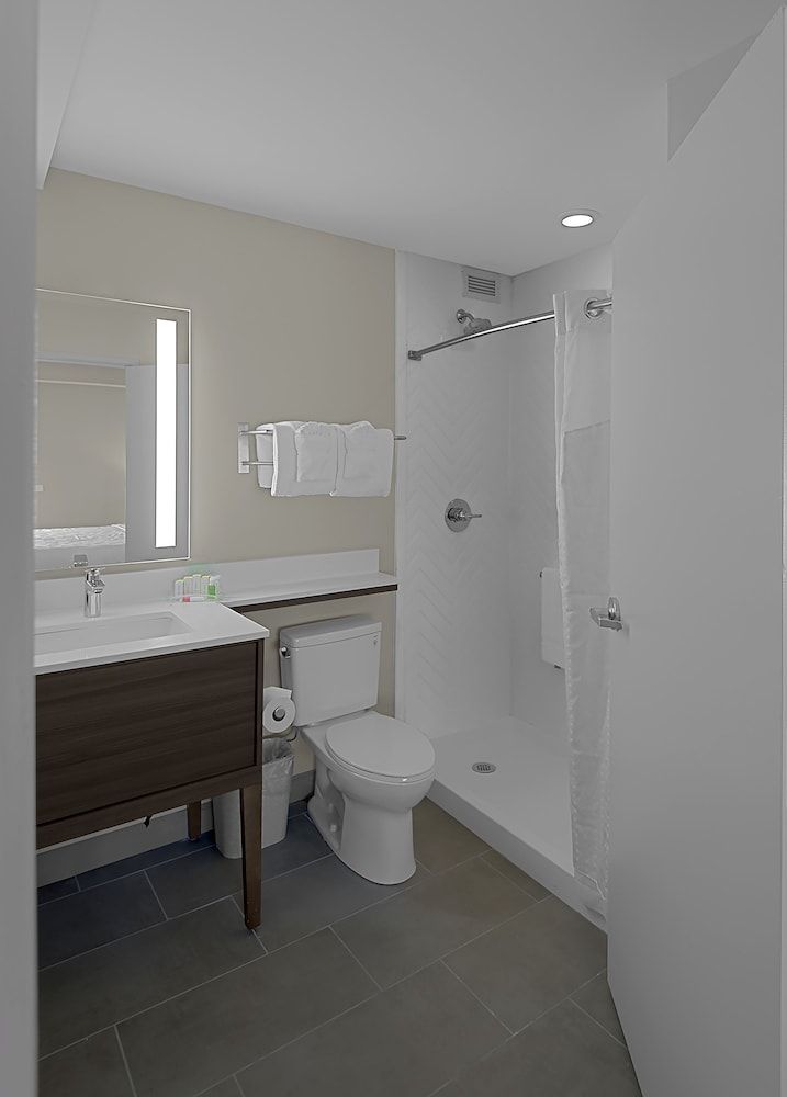 undefined Holiday Inn & Suites Chicago - Downtown by IHG 10