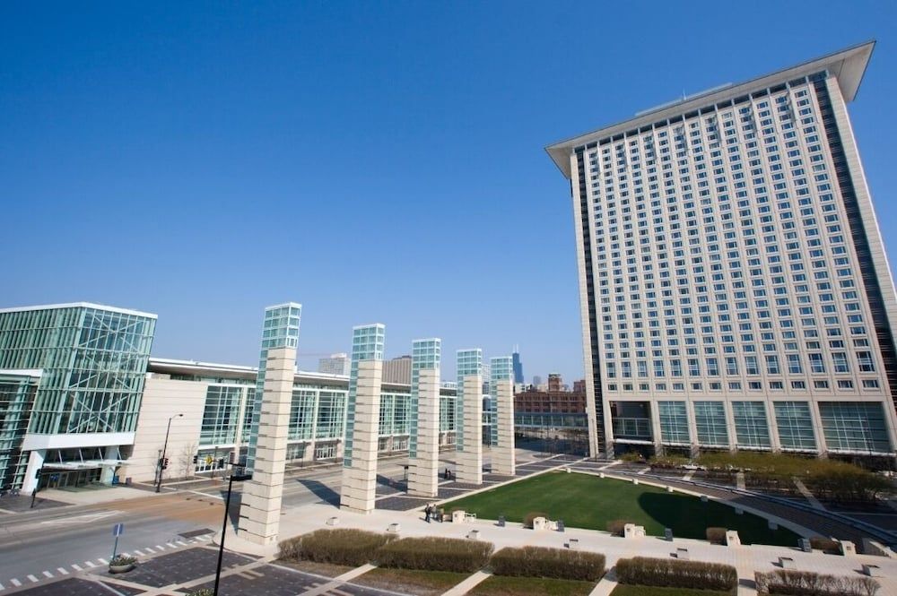 undefined Holiday Inn & Suites Chicago - Downtown by IHG 6