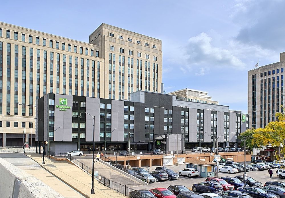 undefined Holiday Inn & Suites Chicago - Downtown by IHG 3