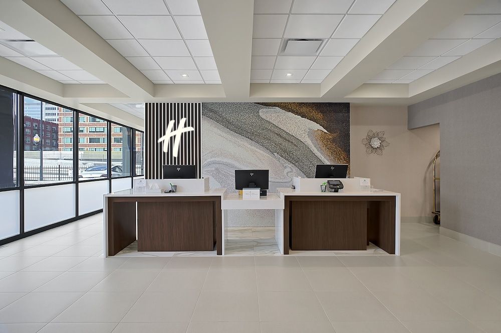 undefined Holiday Inn & Suites Chicago - Downtown by IHG