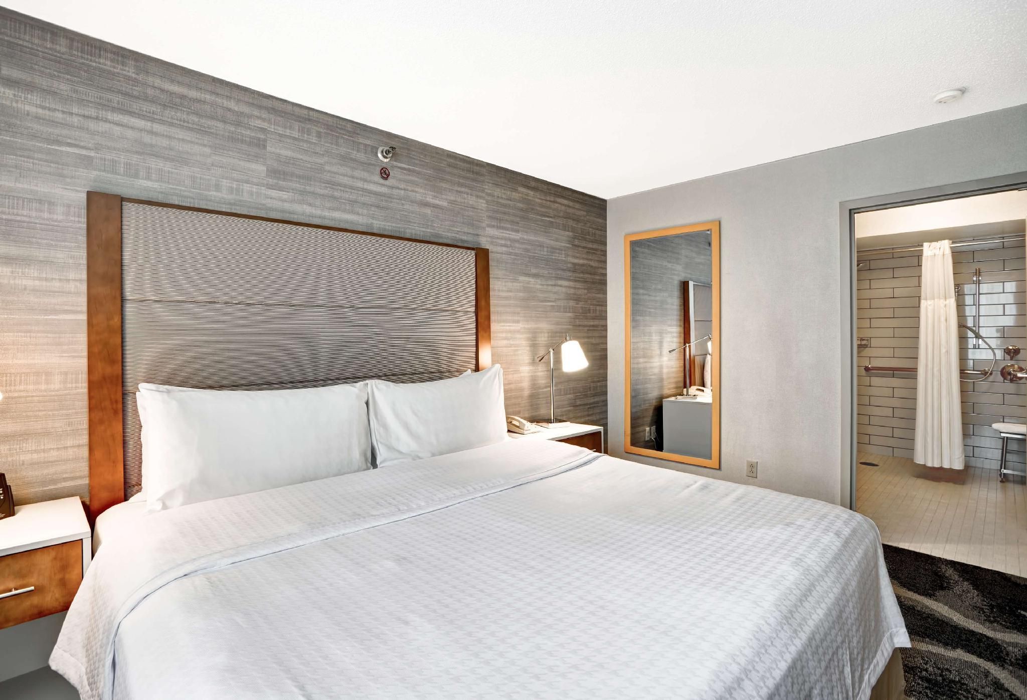 undefined Homewood Suites by Hilton Chicago-Downtown 4