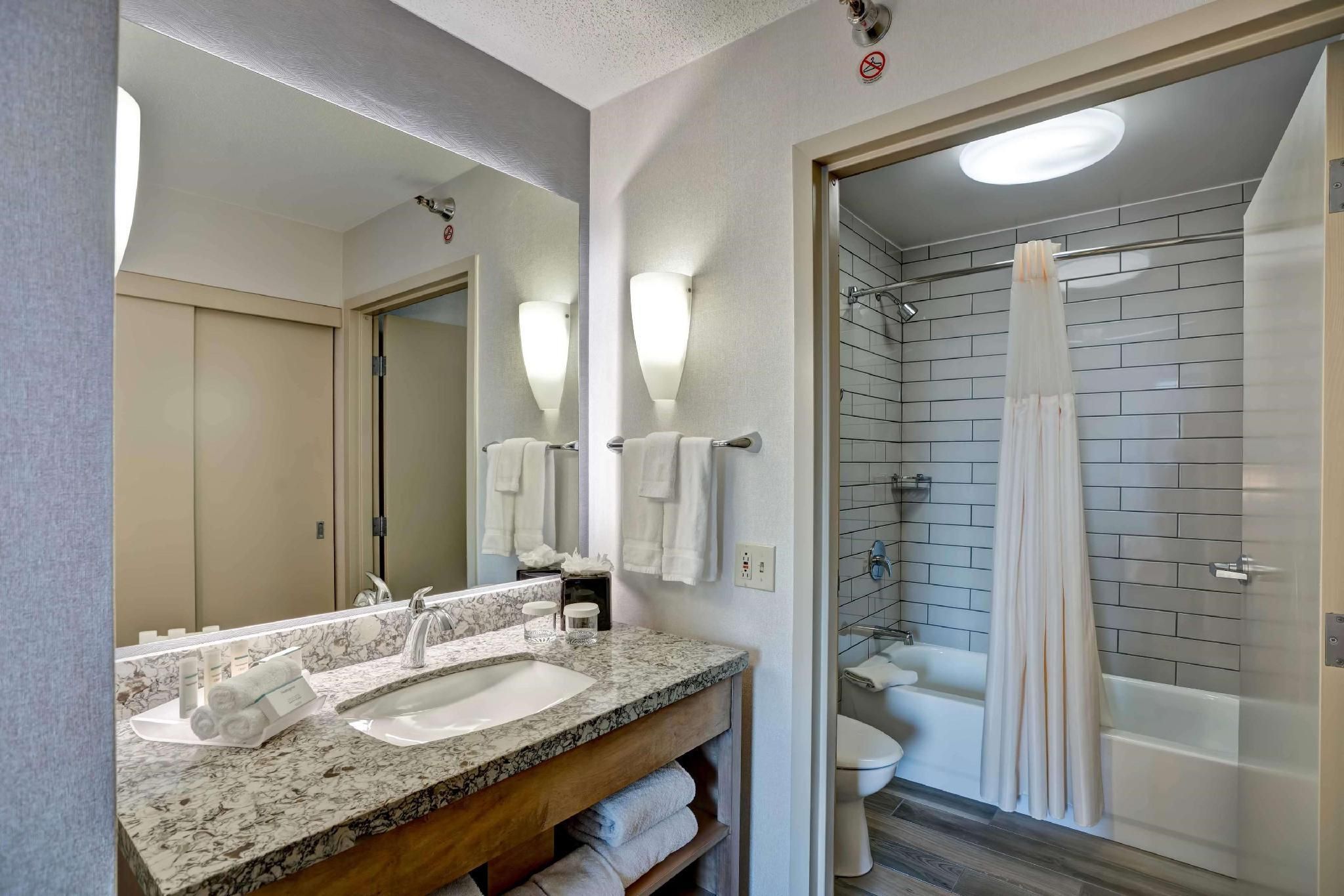 undefined Homewood Suites by Hilton Chicago-Downtown 6