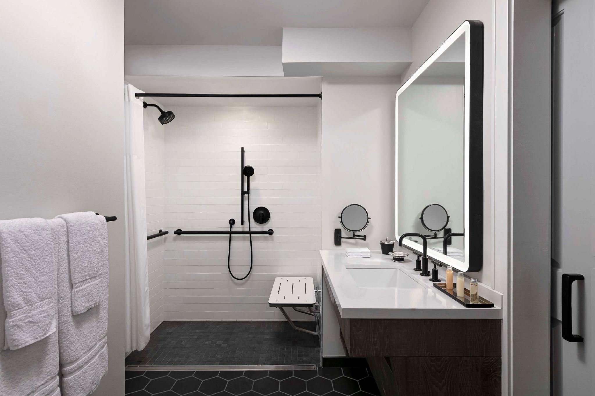 Royal - Two Queens - Mobility Accessible - Roll-In Shower