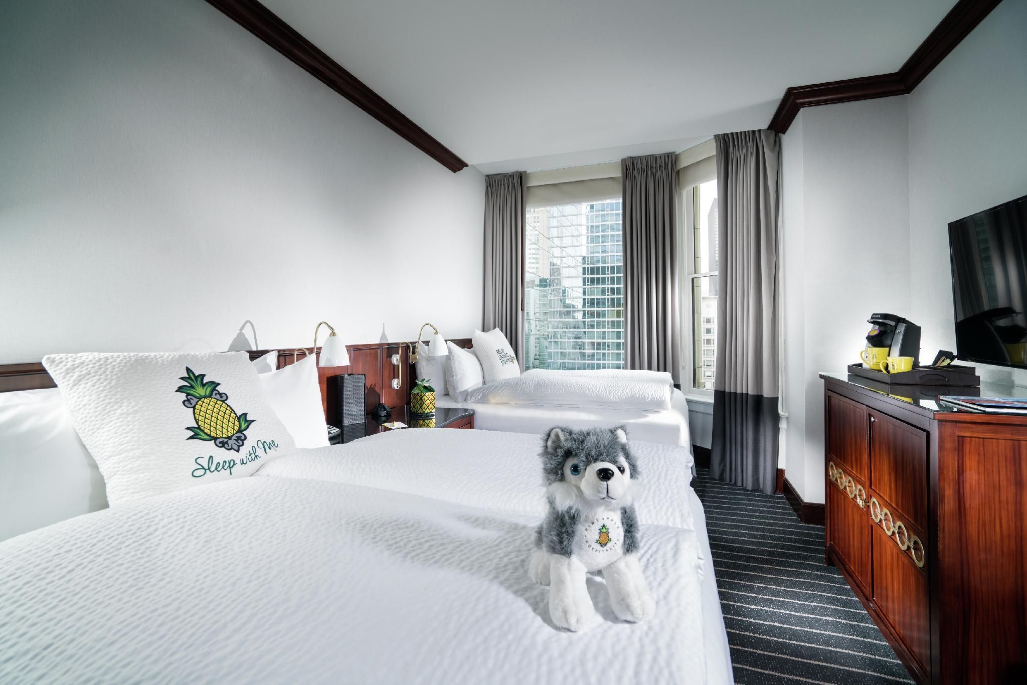 undefined Staypineapple, An Iconic Hotel, The Loop 8