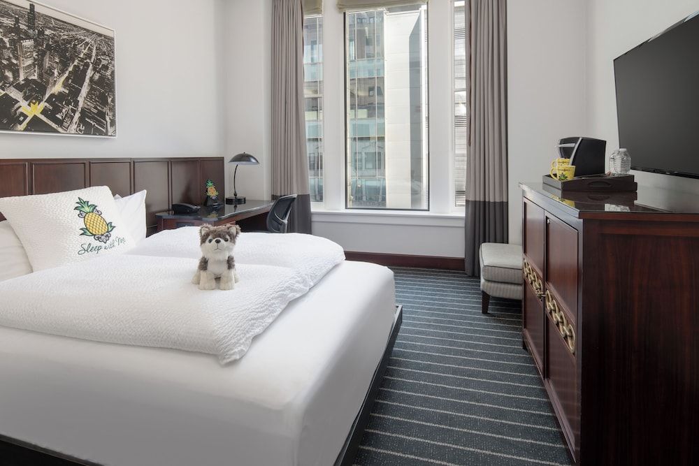 undefined Staypineapple, An Iconic Hotel, The Loop 2