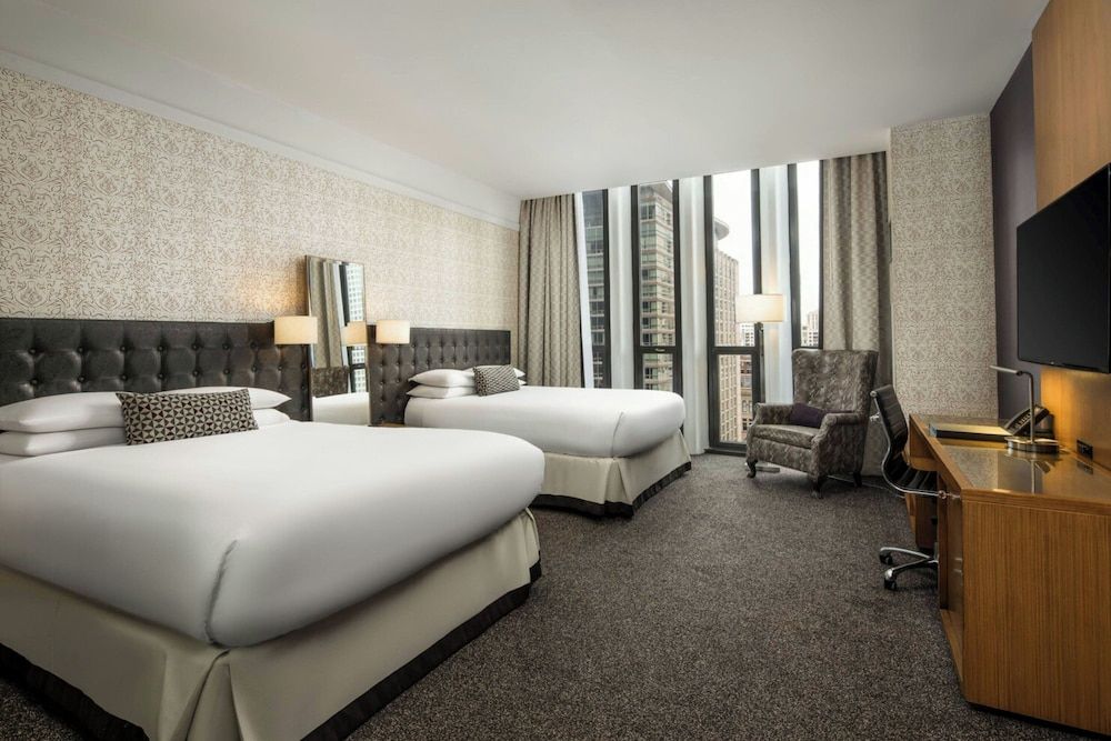 Hotel Chicago Downtown, Autograph Collection by Marriott Room, 2 Queen Beds, Non Smoking, City View 3