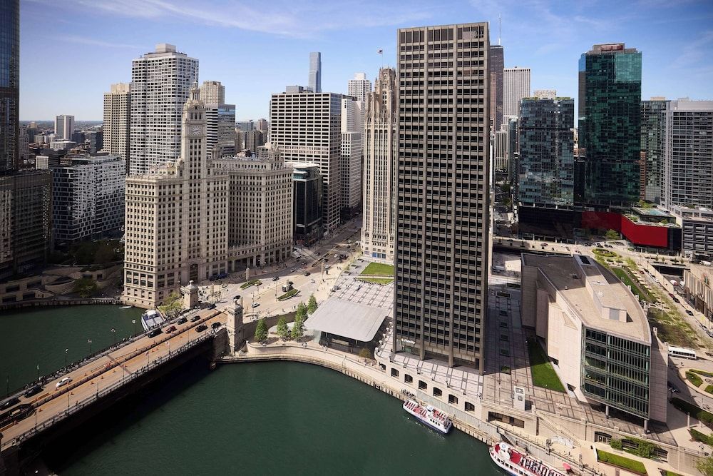 undefined Hyatt Regency Chicago 9