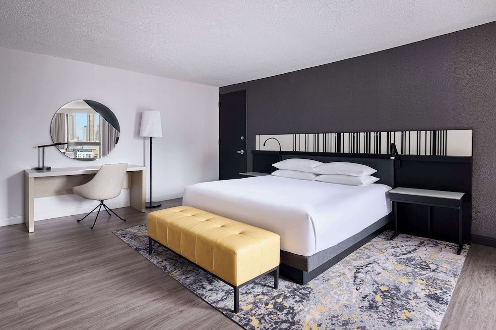 undefined Hyatt Regency Chicago 3
