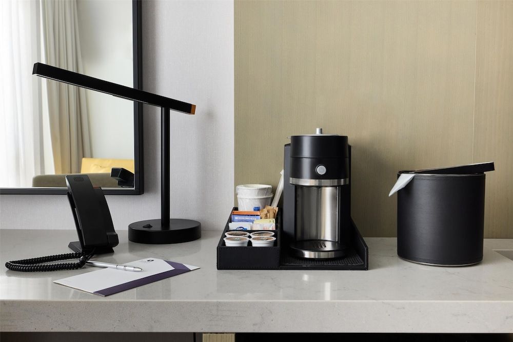 Hyatt Regency Chicago Room, 1 Queen Bed 5