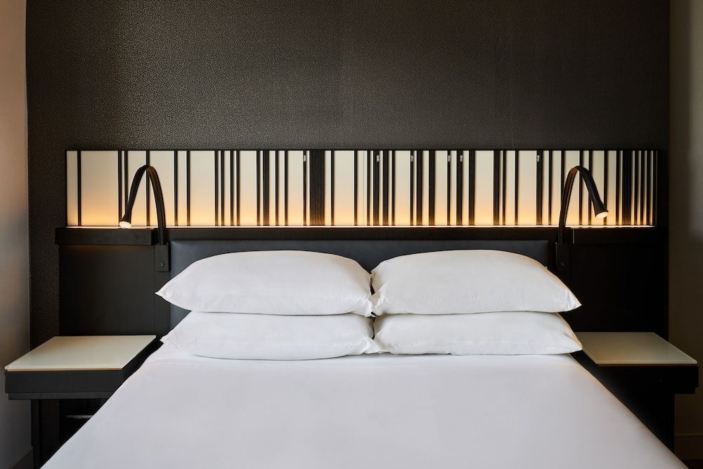 Hyatt Regency Chicago Room, 1 Queen Bed 3