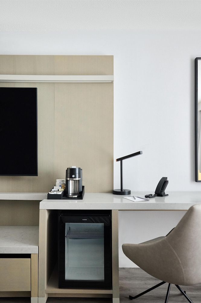 Hyatt Regency Chicago Room, 1 Queen Bed 6