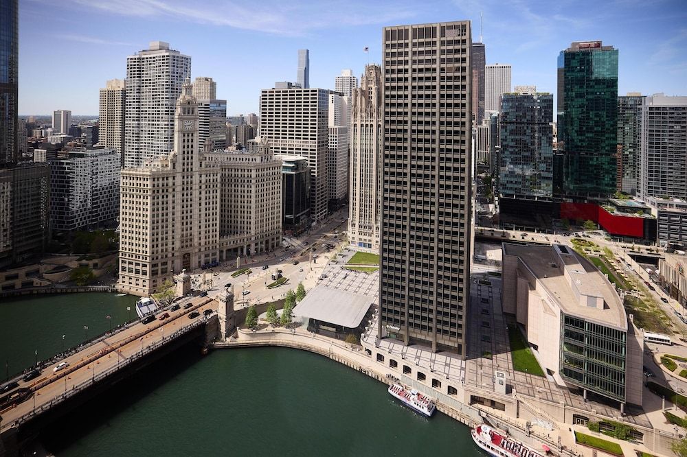 undefined Hyatt Regency Chicago 4