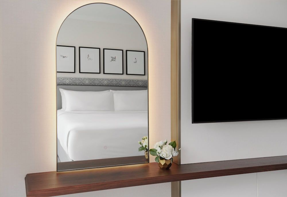 InterContinental Chicago Magnificent Mile by IHG Classic Room 12