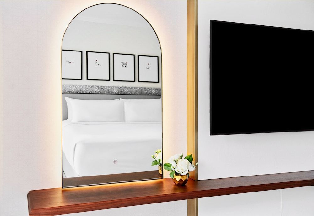 InterContinental Chicago Magnificent Mile by IHG Classic Room, 1 King Bed, Tower (Grand Tower) 5