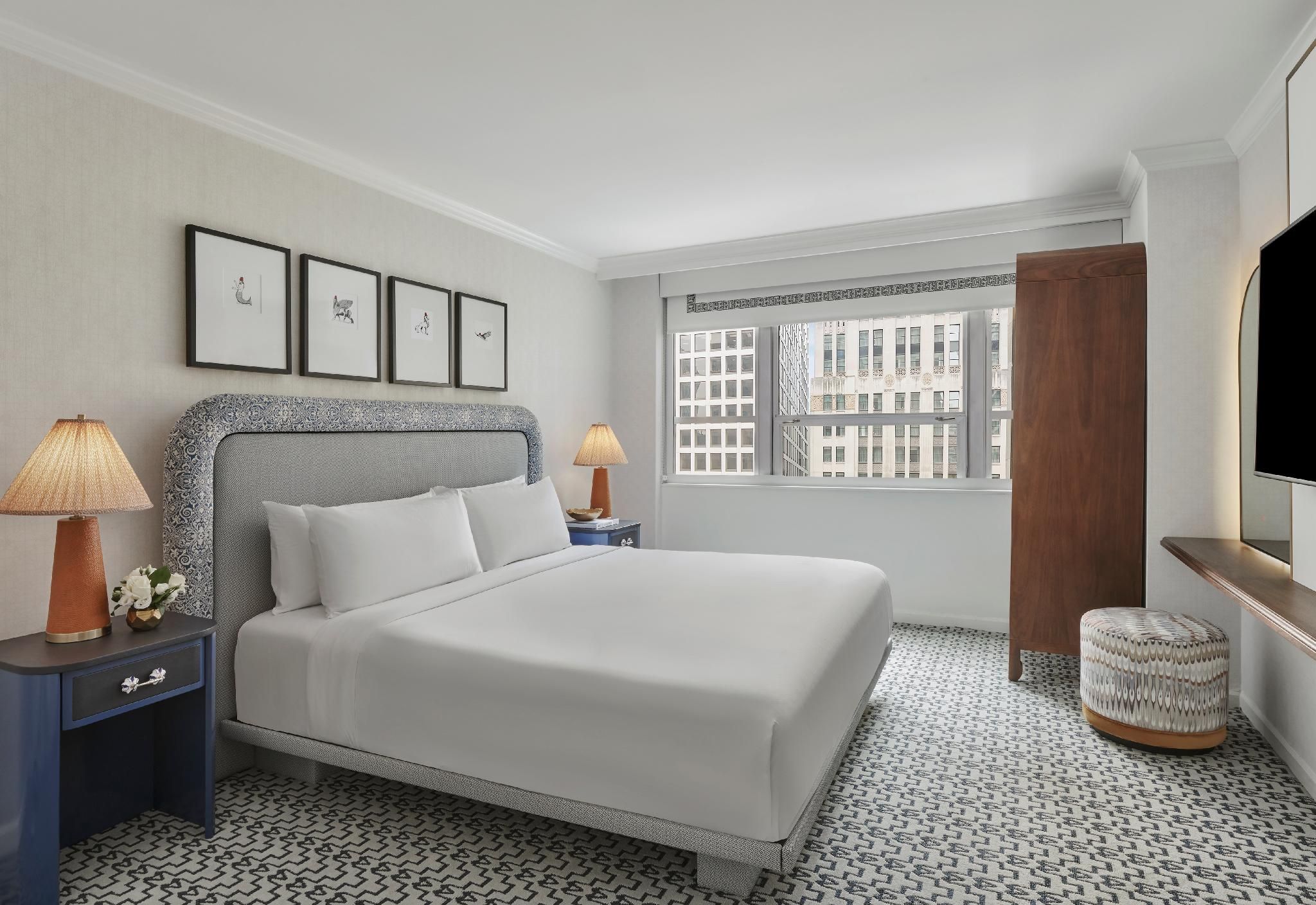 1 King Junior Suite Mobility Accessible Tub